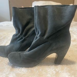 Designer.  Size 9, Gray suede short slouch heeled boot